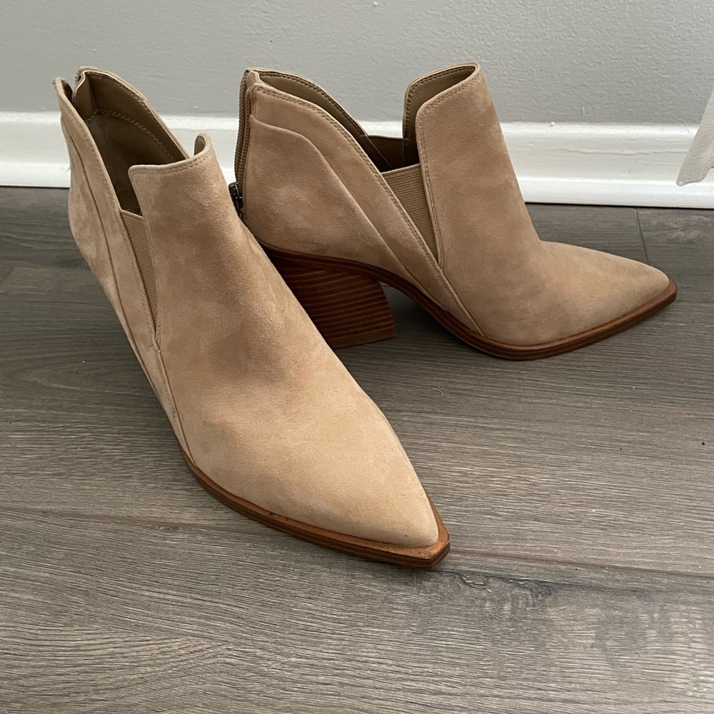 Vince Camuto Gradina Block Heel Bootie Sz 8